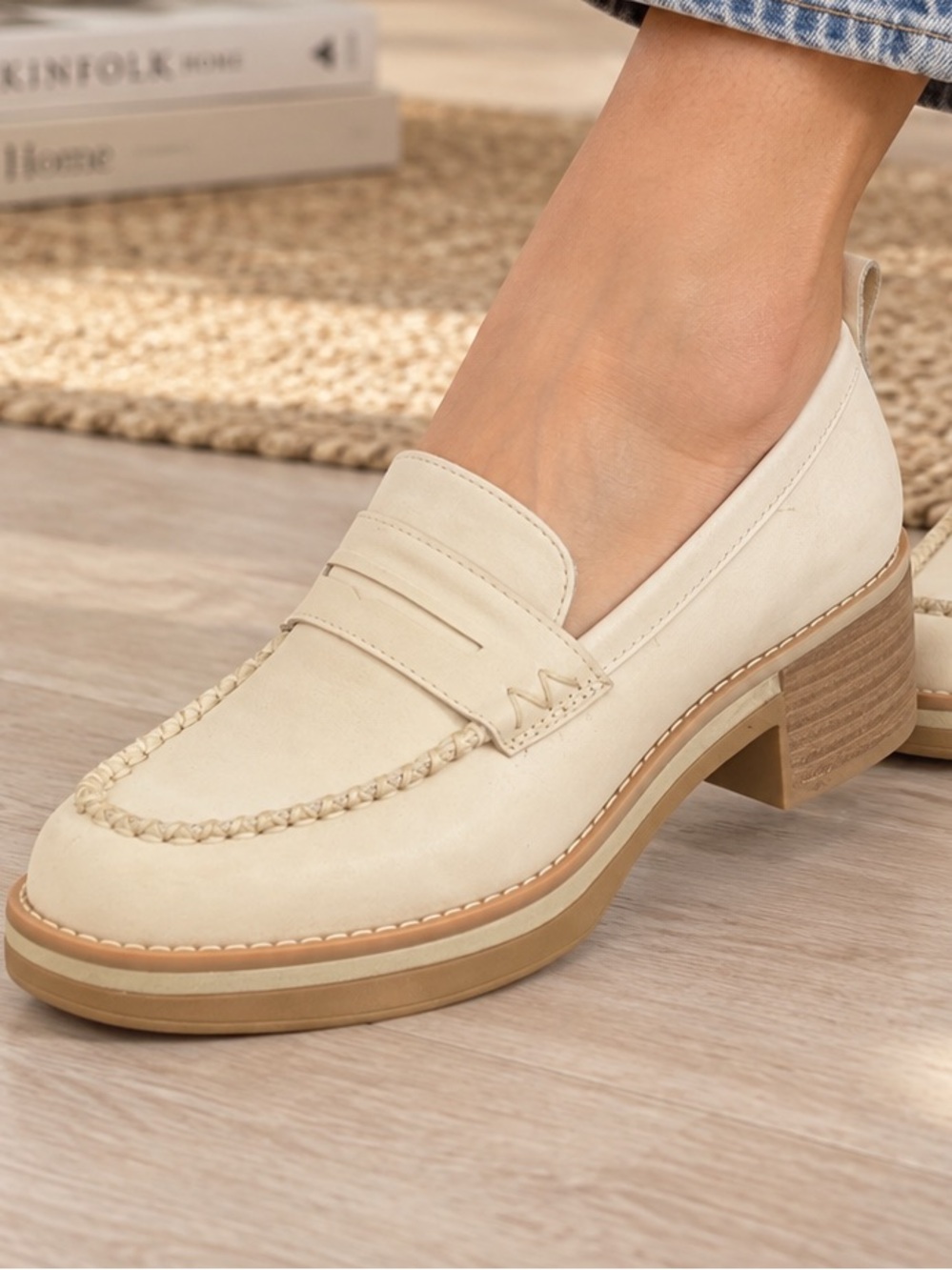 Crown Vintage Nirea Ivory Leather Platform Loafers Block Heel Size 7.5